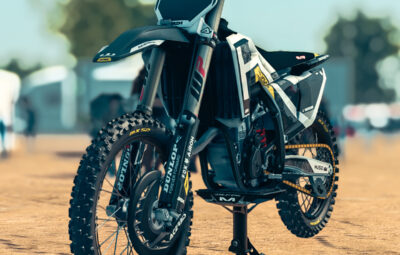PSD] 2026 Husqvarna SKDA OVERLAND BLACK and BLUE - MX Bikes Shop